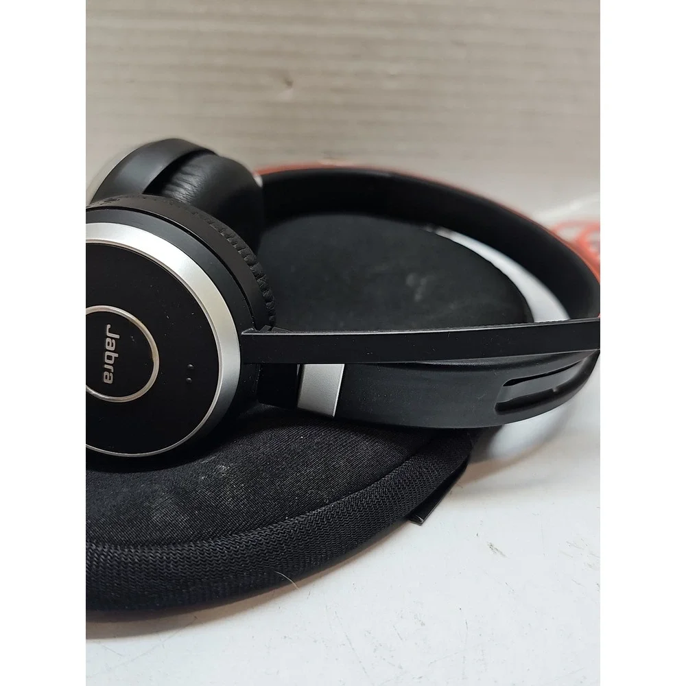 Jabra Evolve 65 HSC018W Headset w/ USB Cord For Charging.